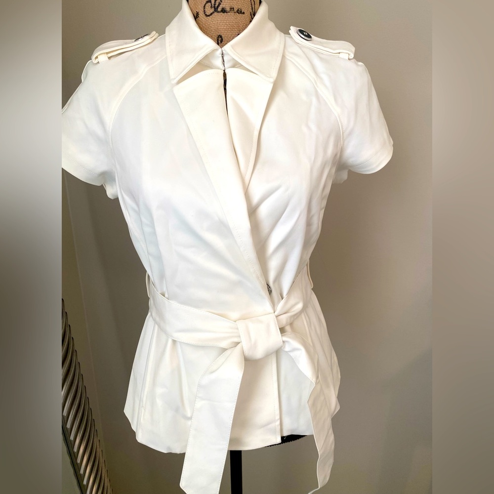 New white  DKNY belted short sleeve jacket. Size S